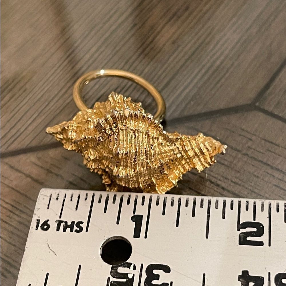 Vintage Seashell Eyeglass Holder Pin/Brooch - Scarf Ring - Gold-tone - Picture 7 of 16